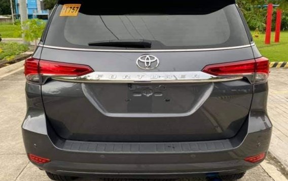Selling Grey Toyota Fortuner 2018 in Imus-4