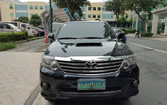 Selling Blue Toyota Fortuner 2013 in Makati-4