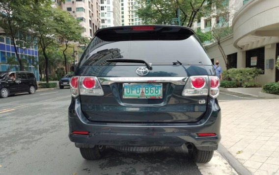 Selling Blue Toyota Fortuner 2013 in Makati-2