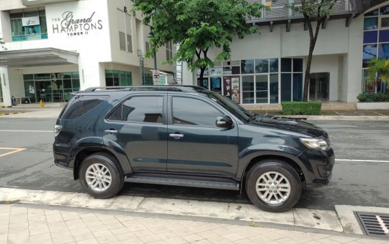 Selling Blue Toyota Fortuner 2013 in Makati-1