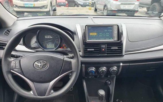 Selling Brightsilver Toyota Vios 2018 in Makati-6