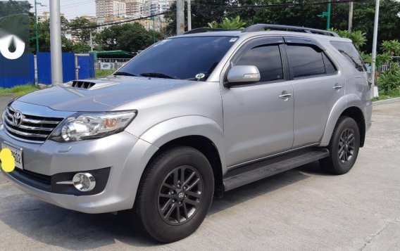 Selling Brightsilver Toyota Fortuner 2015 in Makati-5