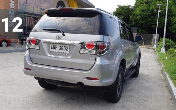 Selling Brightsilver Toyota Fortuner 2015 in Makati-8