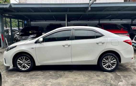 Sell White 2015 Toyota Corolla in Las Piñas-2