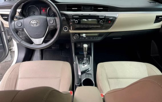 Sell White 2015 Toyota Corolla in Las Piñas-6