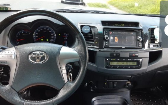 Selling Brightsilver Toyota Fortuner 2015 in Makati-3