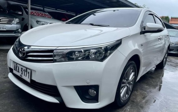Sell White 2015 Toyota Corolla in Las Piñas-1