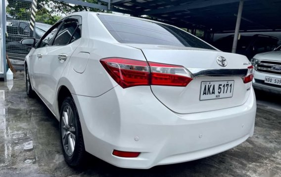 Sell White 2015 Toyota Corolla in Las Piñas-3