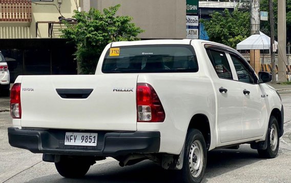 Selling White Toyota Hilux 2019 in Makati-8