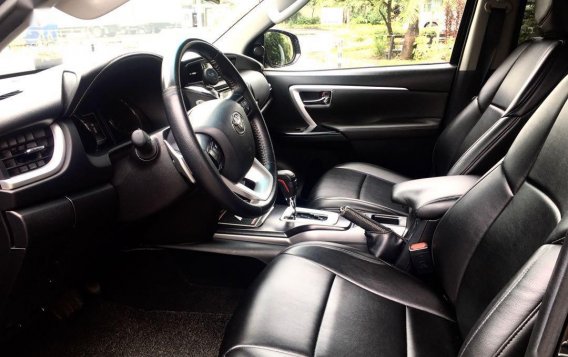 Selling Black Toyota Fortuner 2017 in Makati-4