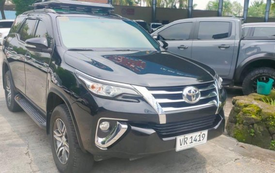Selling Black Toyota Fortuner 2017 in Pasig-1