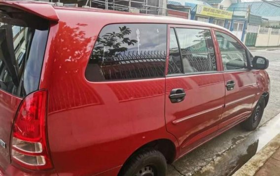 Red Toyota Innova 2005 for sale in Manual