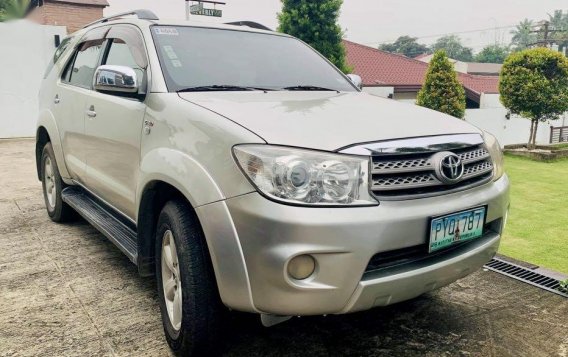 Selling Pearl White Toyota Fortuner 2011 in Taal
