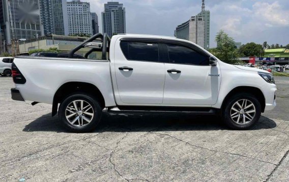 White Toyota Hilux 2018 for sale in Automatic-3