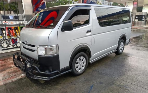 Selling Silver Toyota Hiace 2019 in Manila-5