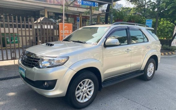 Selling Brightsilver Toyota Fortuner 2014 in Pasig-1