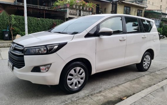 Selling White Toyota Innova 2019 in Quezon-1