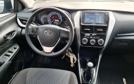 Selling Brightsilver Toyota Vios 2021 in Quezon-3