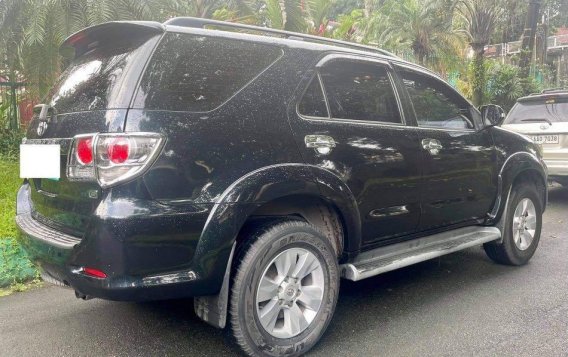 Selling Black Toyota Fortuner 2012 in Makati-5
