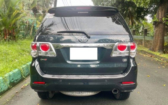Selling Black Toyota Fortuner 2012 in Makati-4