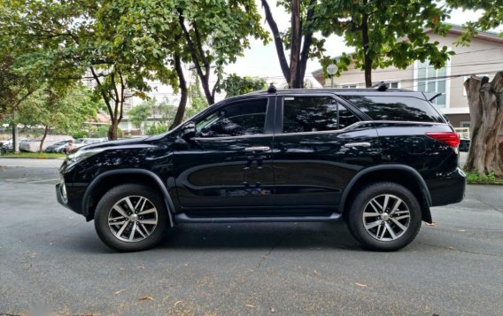 Selling Black Toyota Fortuner 2016 in Pateros-3