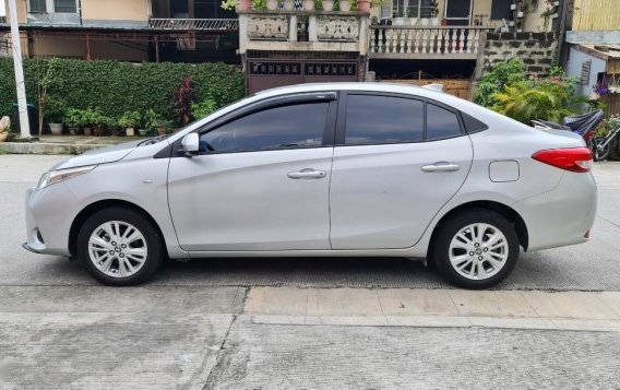 Selling Brightsilver Toyota Vios 2021 in Quezon-7