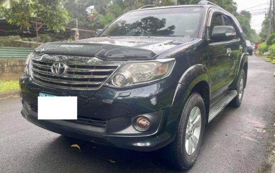 Selling Black Toyota Fortuner 2012 in Makati-2
