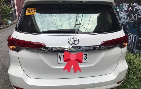 Selling White Toyota Fortuner 2019 in Manila-9