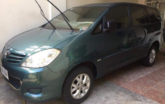 Selling Green Toyota Innova 2011 in Marikina