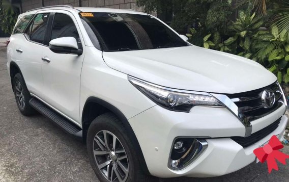 Selling White Toyota Fortuner 2019 in Manila-6