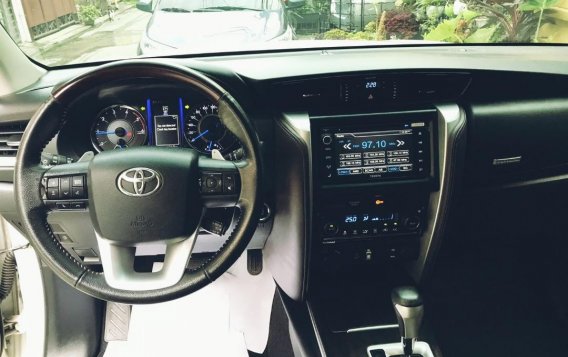 Selling White Toyota Fortuner 2019 in Manila-1