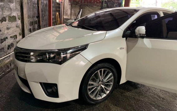 Selling Pearl White Toyota Corolla Altis 2015 in Pasig-4