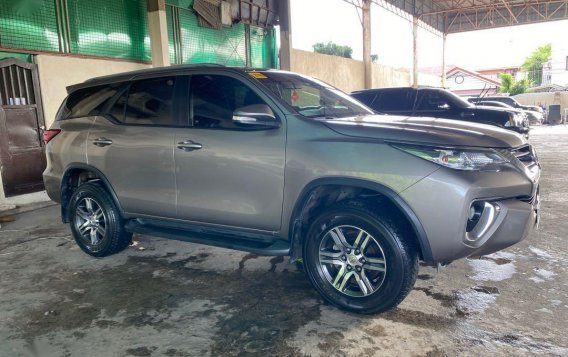 Selling Silver Toyota Fortuner 2016 in Las Piñas-6