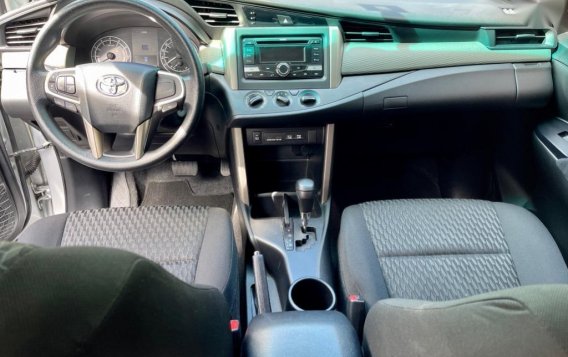 Selling Pearl White Toyota Innova 2017 in Las Piñas-6