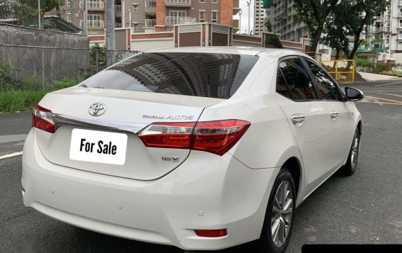Selling Pearl White Toyota Corolla Altis 2015 in Pasig-2