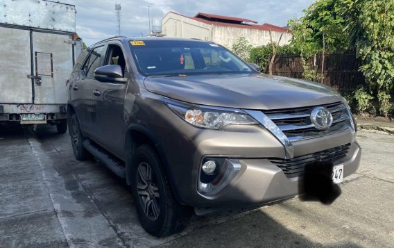 Selling Silver Toyota Fortuner 2016 in Las Piñas