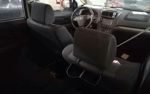 Selling Silver Toyota Avanza 2017 in Quezon-5