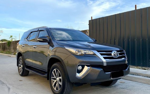 Selling Grey Toyota Fortuner 2017 in Cainta