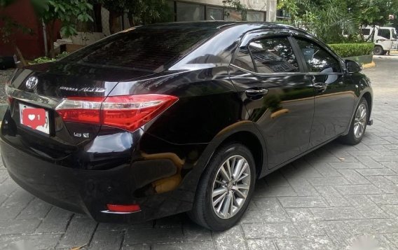 Selling Black Toyota Corolla Altis 2016 in Quezon-5