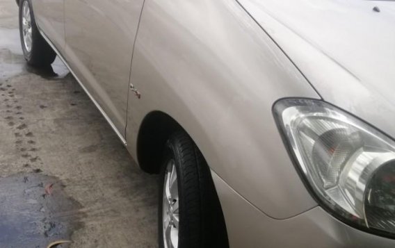 Selling Pearl White Toyota Innova 2010 in Taguig-1
