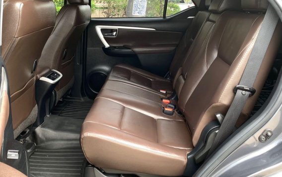 Selling Silver Toyota Fortuner 2018 in Las Piñas-8