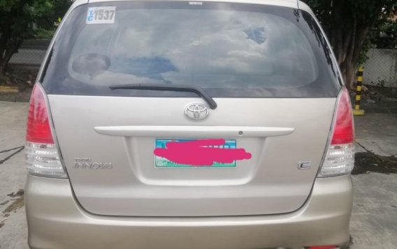 Selling Pearl White Toyota Innova 2010 in Taguig-3