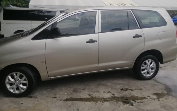 Selling Pearl White Toyota Innova 2010 in Taguig-2