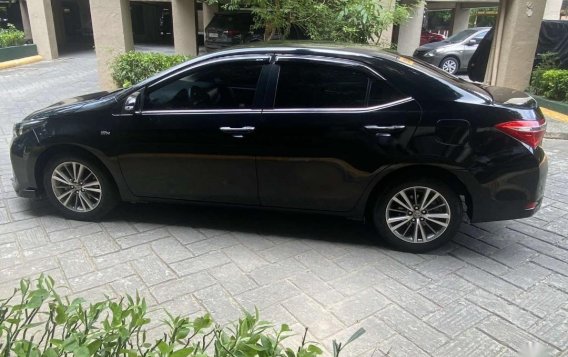 Selling Black Toyota Corolla Altis 2016 in Quezon-6