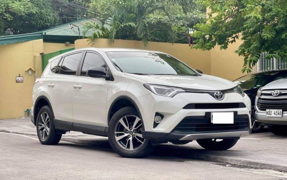 Sell White 2017 Toyota Rav4 in Makati