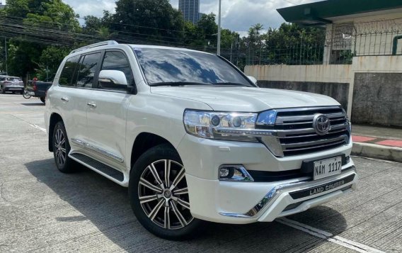 Sell White 2018 Toyota Land Cruiser in Quezon City-1
