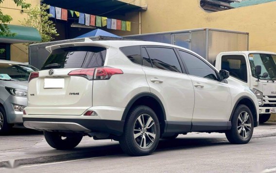 SellingWhite Toyota Rav4 2017 in Makati-2