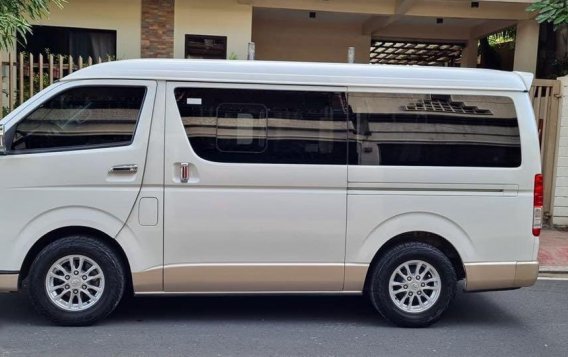  White Toyota Hiace Super Grandia 2018 for sale in Automatic