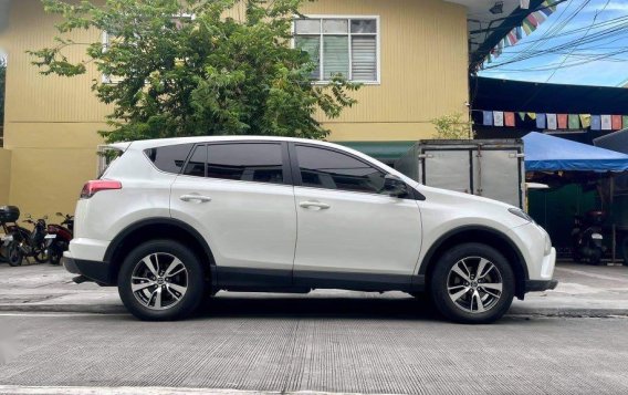 Sell White 2017 Toyota Rav4 in Makati-8