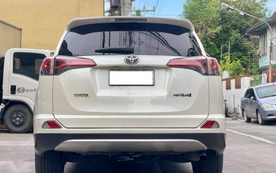 SellingWhite Toyota Rav4 2017 in Makati-3